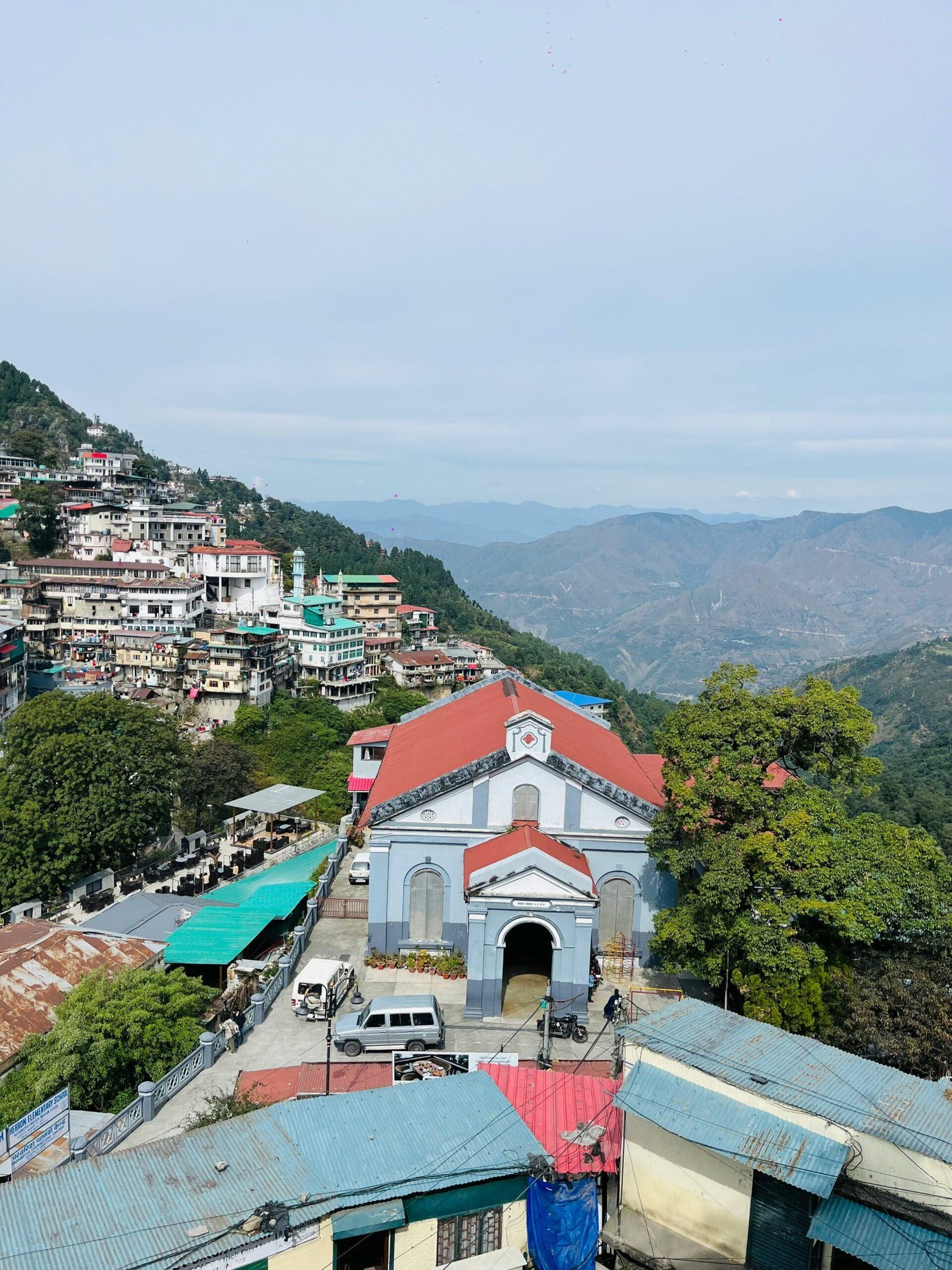 Nainital vs Mussoorie: Aapke Liye Best Hill Station Kaunsa Hai? 10 Mussoorie Mall Road